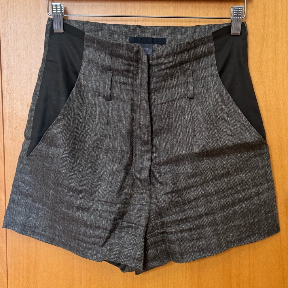 Jenni Kayne High-Waist Gray Shorts with Black Side Panels